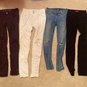 Set of 4 pants. American Eagle, Guess, Hollister and Wax Jeans.